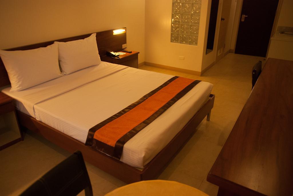 M Suites Hotel Makati City Zimmer foto